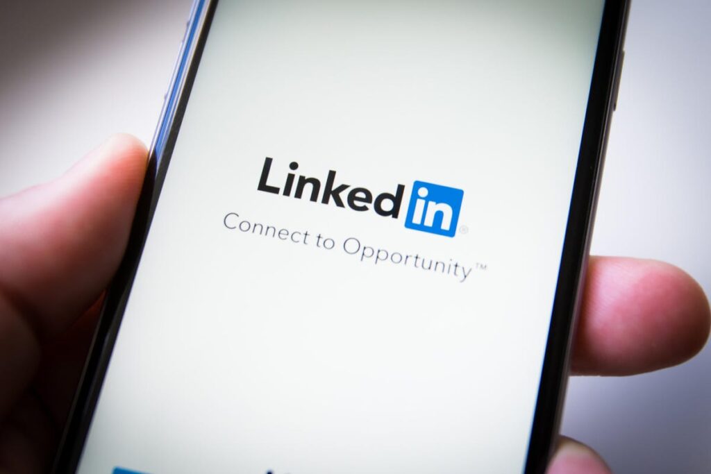 How to Generate B2B Leads on LinkedIn: 5 Advanced Tactics for Targeting Professionals