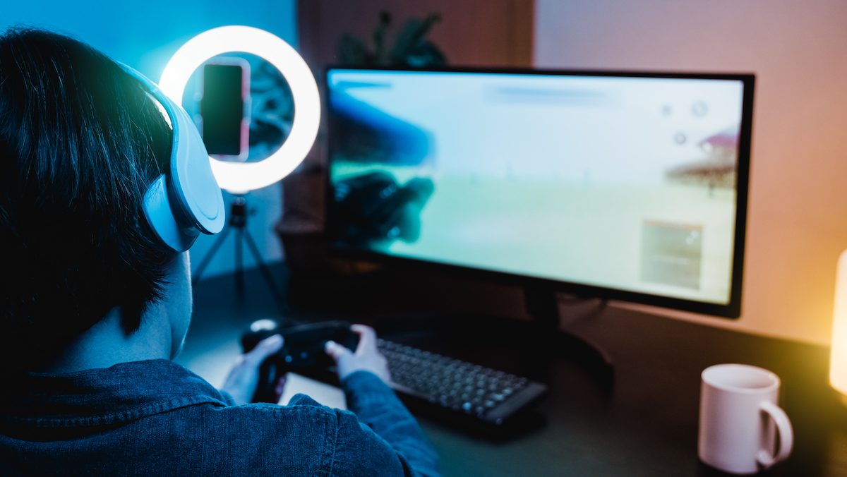 young-girl-gamer-playing-and-streaming-video-shoot-2021-09-02-07-51-36-utc-2-e1746197772677.jpeg